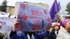 Кыздардын, аялдардын укуктарын коргоо талабы менен уюштурулган акция. Бишкек. Архив сүрөт. 