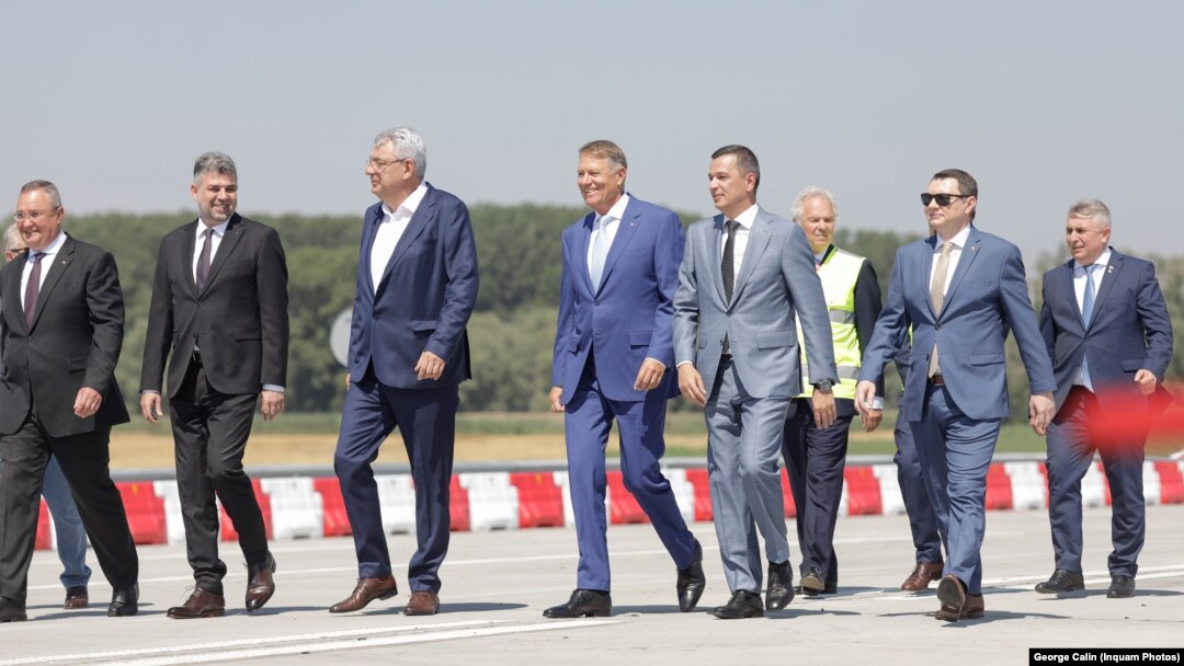 La inaugurarea podului de la Brăila au participat inclusiv președintele Klaus Iohannis, premierul Marcel Ciolacu, președintele Senatului, Nicolae Ciucă și ministrul Transporturilor, Sorin Grindeanu.