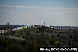 Radhë e gjatë prej kilometrash e kamionëve që presin të kalojnë kufirin mes Bullgarisë dhe Rumanisë.