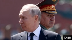 Russia's President Vladimir Putin (left) and Defense Minister Sergei Shoigu (file photo)