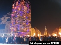 Instalația Pepiniera.1306 plante pentru Timișoara din Piața Operei luminată în seara deschiderii Capitalei culturale europene