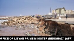 Срутен крайбрежен път в източния град Дерна, на около 290 километра източно от Бенгази, Либия. Снимката е от 11 септември 2023 г.