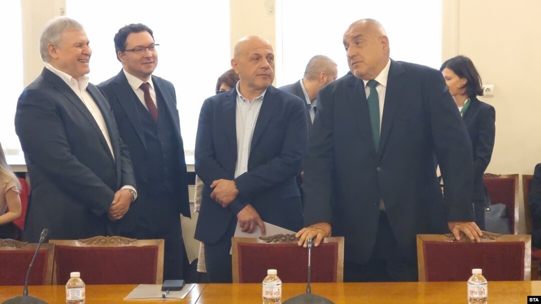 Бойко Борисов (вдясно) с Румен Христов, Даниел Митов и Томислав Дончев от ГЕРБ.