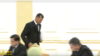 Туркменистан. Бывший хяким Марыйского велаята Довранберди Аннабердиев покидает заседание правительства.