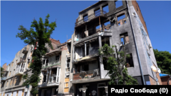 Зруйновані житлові будинки унаслідов російських ракетних ударів по центру Харкова на вулиці Мироносицькій 