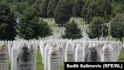 Uprkos presudama međunarodnih sudova, zvanični Beograd i vlasti Republike Srpske negiraju da je u Srebrenici u julu 1995. godine počinjen genocid nad Bošnjacima.