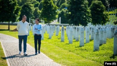 Opozicionar iz Srbije odao počast žrtvama genocida: 'Srebrenica da bude  centar dijaloga