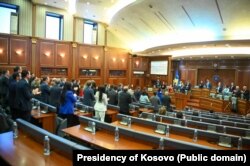 Fjalimi i presidentes Osmani u bojkotua nga deputetët e partive opozitare, Partia Demokratike e Kosovës (PDK) dhe Aleanca për Ardhmërinë e Kosovës (AAK).
