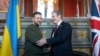 Liderul laburist, Keir Starmer (dreapta) se întâlnește cu președintele ucrainean Volodimir Zelenski la Palatul Westminster de la Londra, în timpul primei sale vizite în Regatul Unit de la invazia rusă din Ucraina, pe 8 februarie 2023.