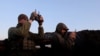 "Kërkojmë, godasim, shkatërrojmë": Pilotët e dronëve ukrainas ndjekin forcat ruse