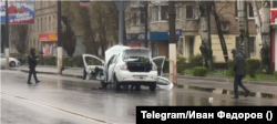 На фото: автомобіль після вибуху, в якому начебто постраждав один з представників окупаційної влади в Мелітополі