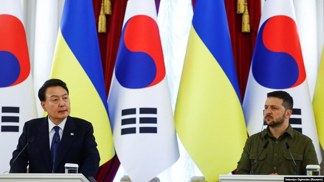 Президент Украины Владимир Зеленский и президент Южной Кореи Юн Сок Йоль (слева). Киев, 15 июля 2023 года