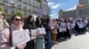 «За Салтанат!» За рубежом вышли на акции против бытового насилия в Казахстане