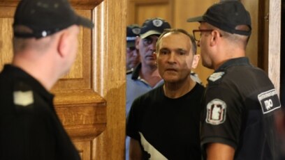 Обвиняемият по общо три дела бизнесмен Васил Божков е давал