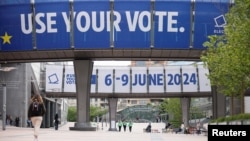 Predizborne poruke za evropske izbore na zgradi Evropskog parlamenta u Briselu, Belgija, 23. maja 2024.