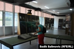 Multimedijalna soba u Memorijalnom centru Potočari.