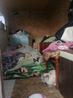 Для детей из Малых Ярков, пострадавших от наводнения, жители соседнего Плешнево сколотили в поле вагончик