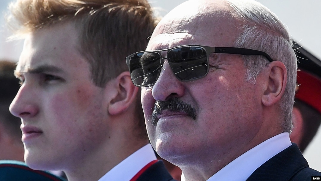  Александр Лукашенко и его сын Николай