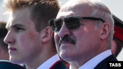 Микола й Олександр Лукашенки, архівне фото