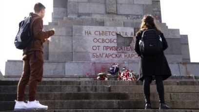 Софийската районна прокуратура СРП вече разследва от фасадата на Паметника