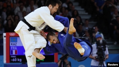 Әдемі қыздарға арналған анальді массаж