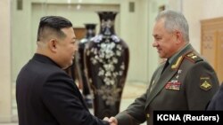 Лидер Северной Кореи Ким Чен Ын встречается с министром обороны России Сергеем Шойгу, 26 июля 2023 года