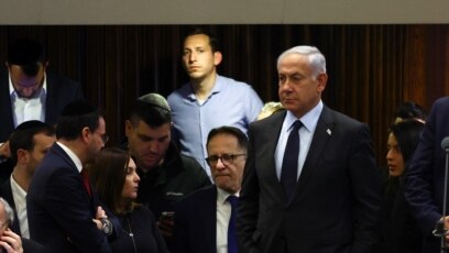 Премиерът на Израел Бенямин Нетаняху спря късно в понеделник изпълнението