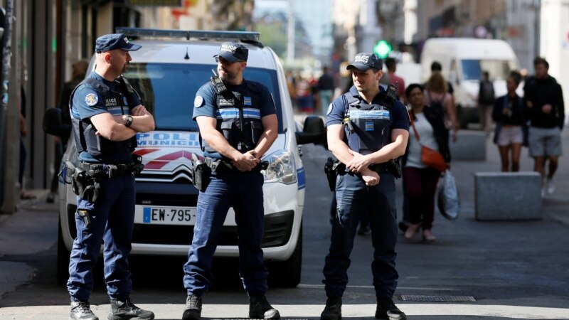 U Francuskoj potraga za naoružanim napadačima koji su ubili dva zatvorska čuvara