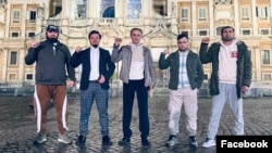 Активисты оппозиционного движения «Группа 24»