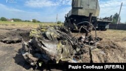 Ostaci ukrajinskog aviona L-39 u Žitomirskoj oblasti, 26. avgust 2023.