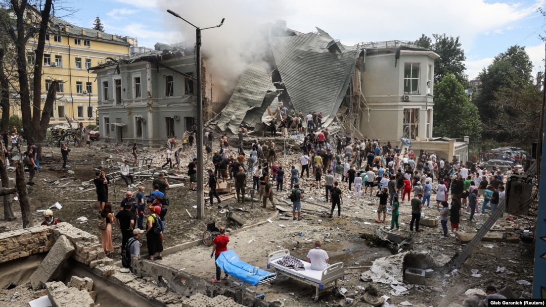 Наслідки руйнувань корпусу дитячої лікарні «Охматдит» у Києві через ураження російською крилатою ракетою Х-101, 8 липня 2024 року