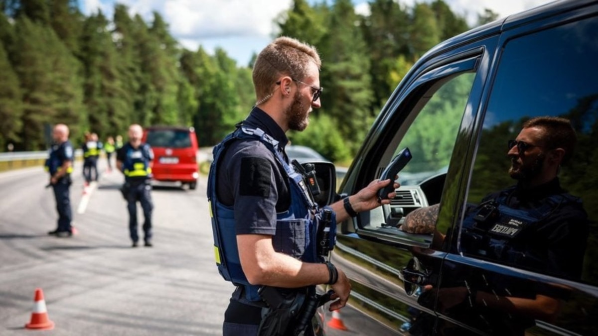 The Latvian police will fine for the inscriptions “Я русский” on cars