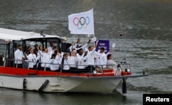 Echipa Olimpică a Refugiaților a avut propria barcă pe Sena în timpul ceremoniei de deschidere a JO.