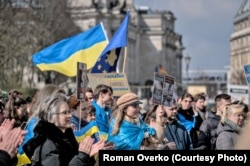 Українці організовували демонстрації біля Бундестагу та Бранденбурзьких воріт
