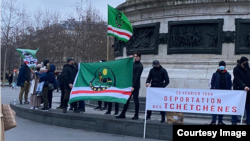 Мемориальный митинг, организованный Comité Tchétchénie. Париж 23 февраля 2023 года