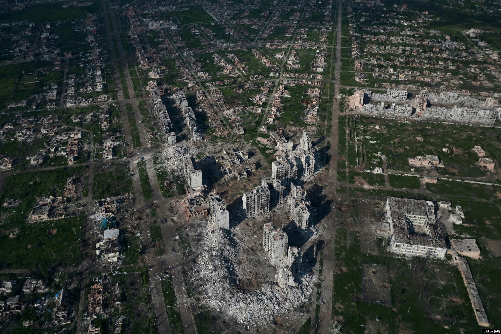 Pamje nga lart e Bahmutit, zonë e betejës më të ashpër me trupat ruse në rajonin e Donjeckut, Ukrainë, 22 qershor 2023.