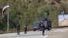 Pjesëtarë të Policisë së Kosovës duke patrulluar pranë Manastirit të Banjskës, dy ditë pas sulmit më 2023. 