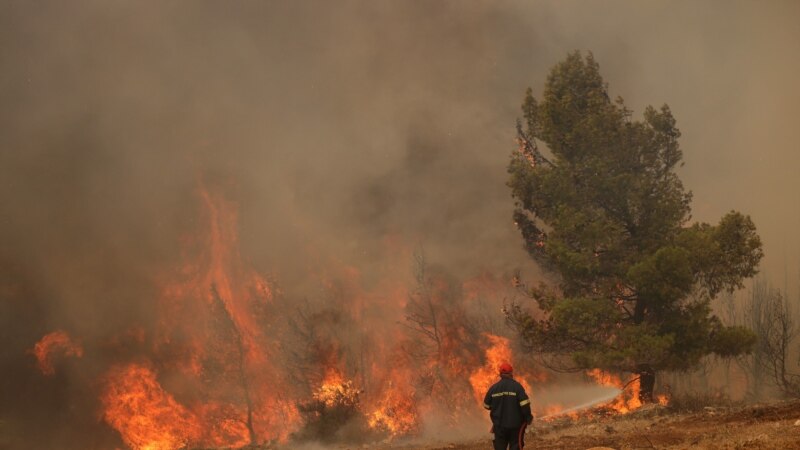 Уште три земји и помагаат на Грција за справување со пожарите