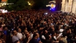 Երևանում սկսված հանրահավաքի 5 մասնակից է ձերբակալվել, 3-ի մոտ իրավապահները հայտնաբերել են սառը զենքեր