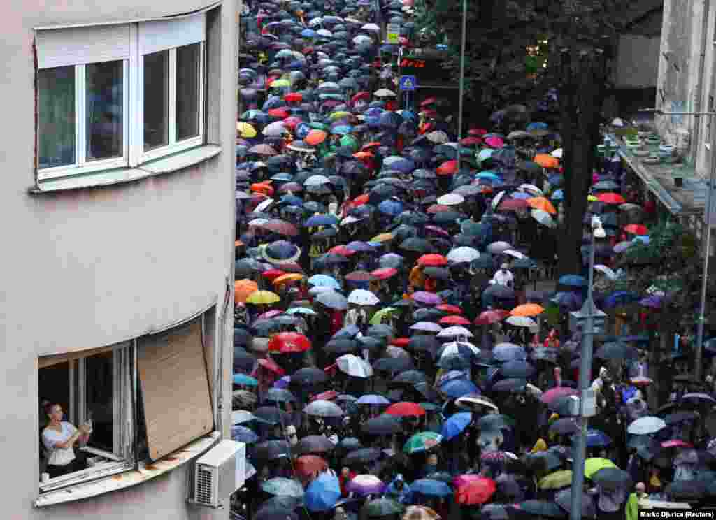 Detalj iz protestne šetnje, Beograd, 27. maj 2023.