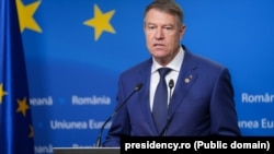  Întrebat dacă România este pregătită pentru orice scenariu ca să sprijine Republica Moldova, Iohannis a spus că „România este nu doar pregătită, este dispusă să sprijine Moldova în orice scenariu.”