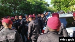 Policija razbija protest u Jerevanu, 27. maj 2024.