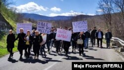 Protest pripadnika srpske zajednice na severu Kosova nakon ranjavanja njihovog sugrađanina, 12. april