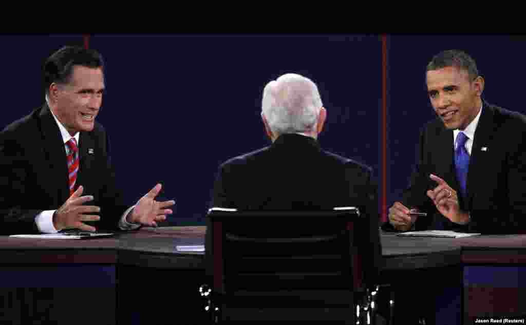 2012: Obama çaloi në debatin e tij të parë me republikanin Mitt Romney, duke befasuar dhe duke brengosur mbështetësit e tij. Por, në debatin e tyre të dytë, Romney, duke iu përgjigjur një pyetjeje për hendekun gjinor në paga, tha se kishte &ldquo;dosje plot me emra grash&rdquo; si kandidate për poste në kabinet. Fraza u bë e popullarizuar në mediat sociale, teksa përdoruesit u tallën me Romneyn. Obama fitoi përsëri.