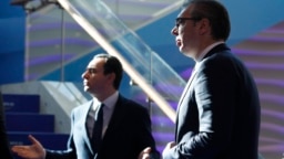 Kryeministri i Kosovës, Albin Kurti, dhe presidenti i Serbisë, Aleksandar Vuçiq, gjatë pjesëmarrjes në një takim të zyrtarëve evropianë me udhëheqës të Ballkanit Perëndimor në Shkup, më 22 janar 2024.