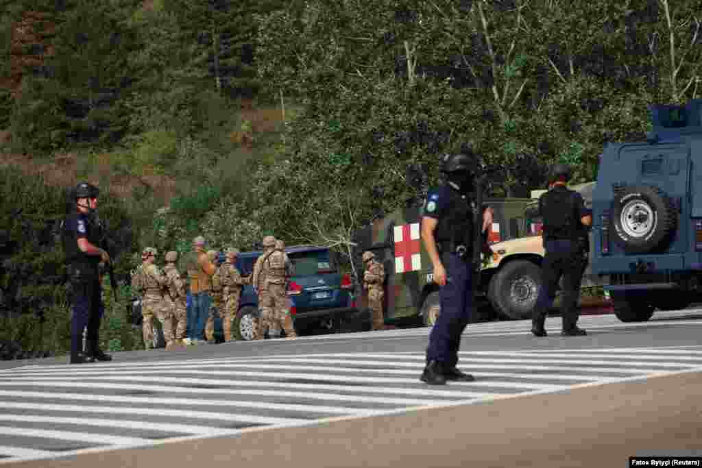 Policë të Kosovës dhe ushtarë amerikanë në Jashevik.