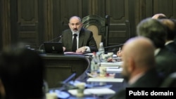 Премьер-министр Армении Никол Пашинян на заседании правительства