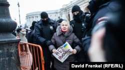 Задержание Людмилы Васильевой на антивоенном митинге