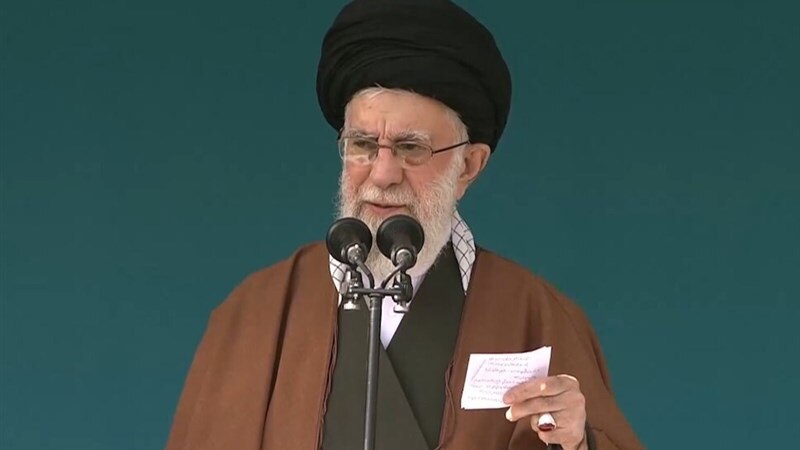 تأکید علی خامنه‌ای بر «تنبیه» اسرائیل به‌دلیل حملهٔ دمشق