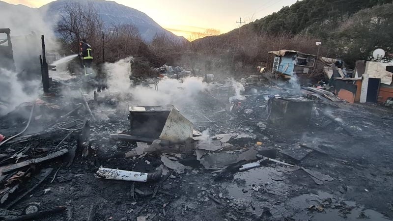 Четворица загинати во пожар во Бар во Црна Гора